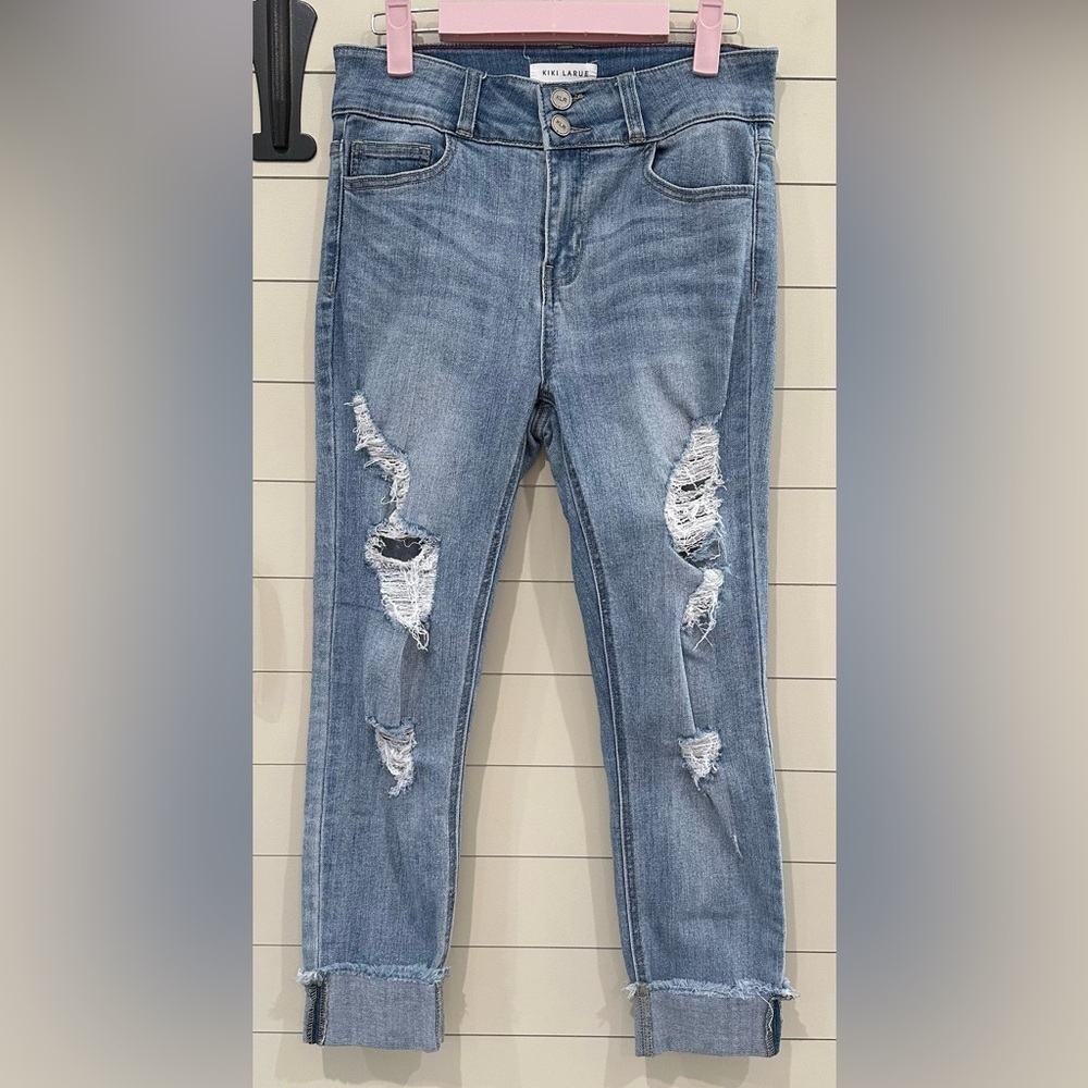 Kiki Larue distressed skinny ankle Jean. Size 7. Waist flat 15”. Inseam 22.5”.